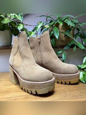 Jeffrey Campbell Preston Boot - Tan Suede - NWOB - Women’s Size 8.5